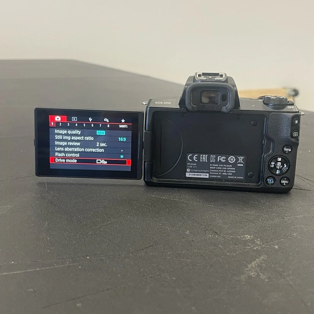 Canon M50